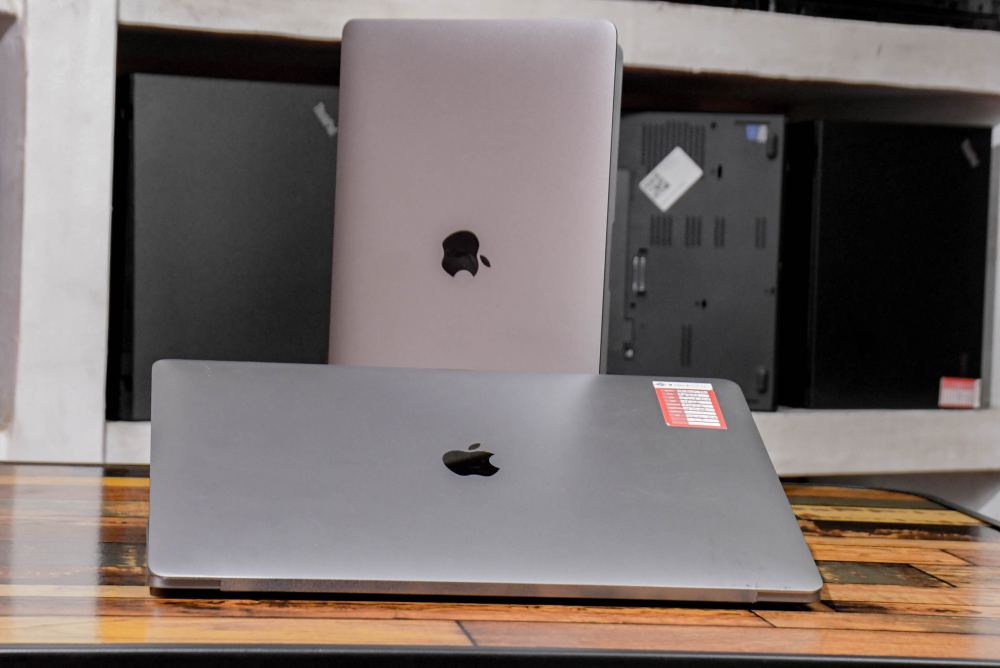 Ordinateur MAC BOOK